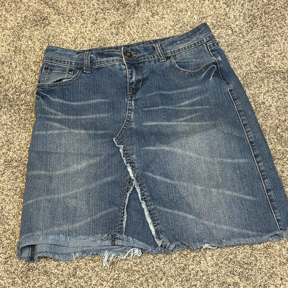 Mudd Jeans mini Jean skirt. Size 1 - Picture 1 of 7